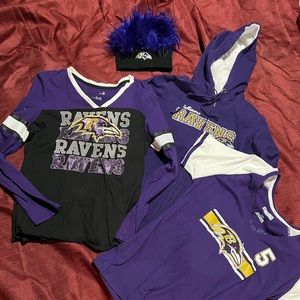 Women’s/Jrs Baltimore Ravens Football 🏈 Bundle sweatshirt/Hat/2 shirts M/Large
